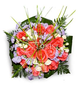 букет из роз с зеленью