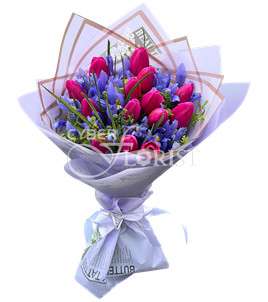 букет из тюльпанов и ирисов