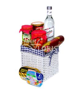 Подарочный продуктовый набор с водкой 'Мужская Корзина ' - заказать от ...